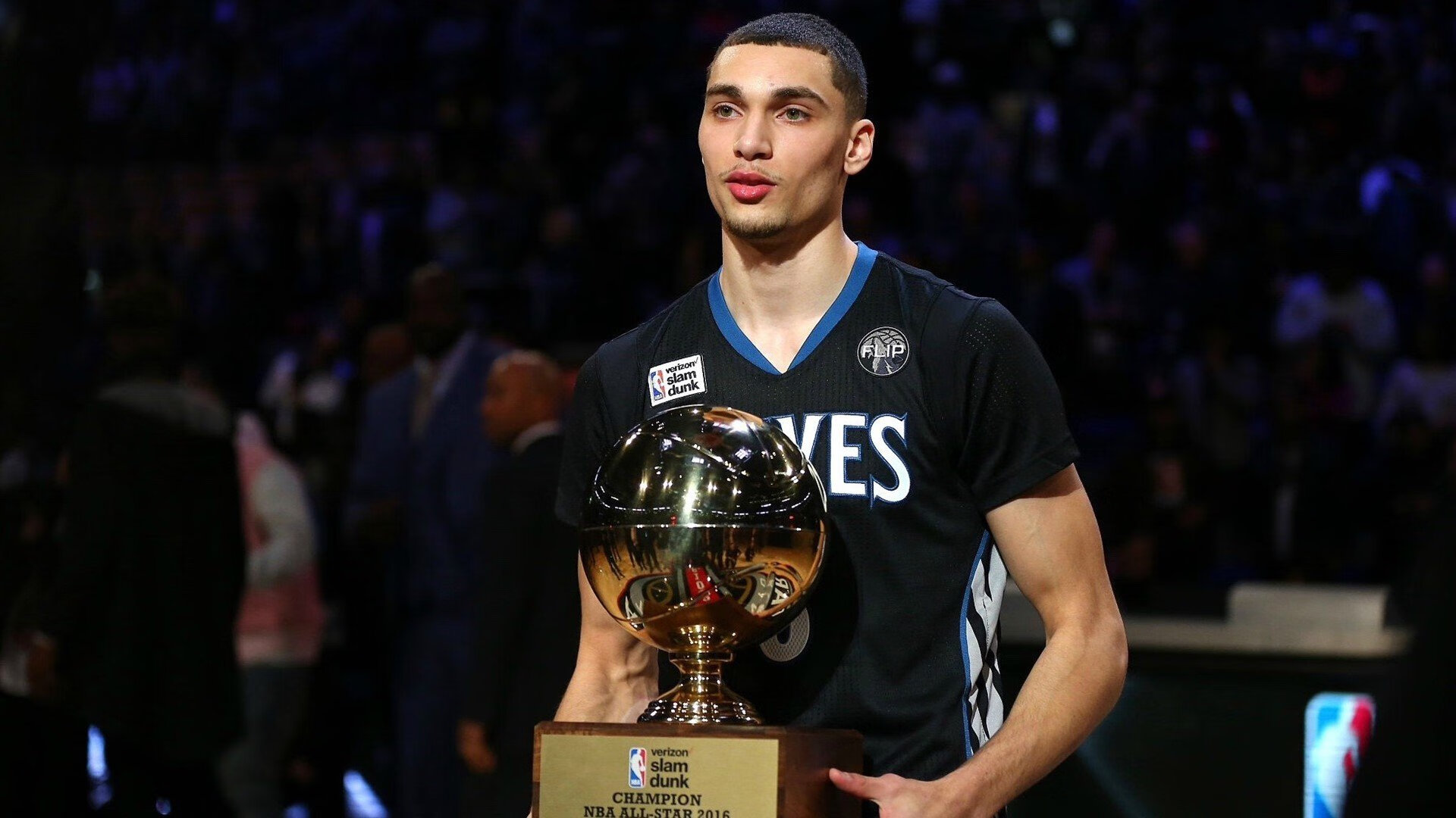 开云APP-杨瀚森攻防两端持续进化引发媒体关注，杨瀚森身高