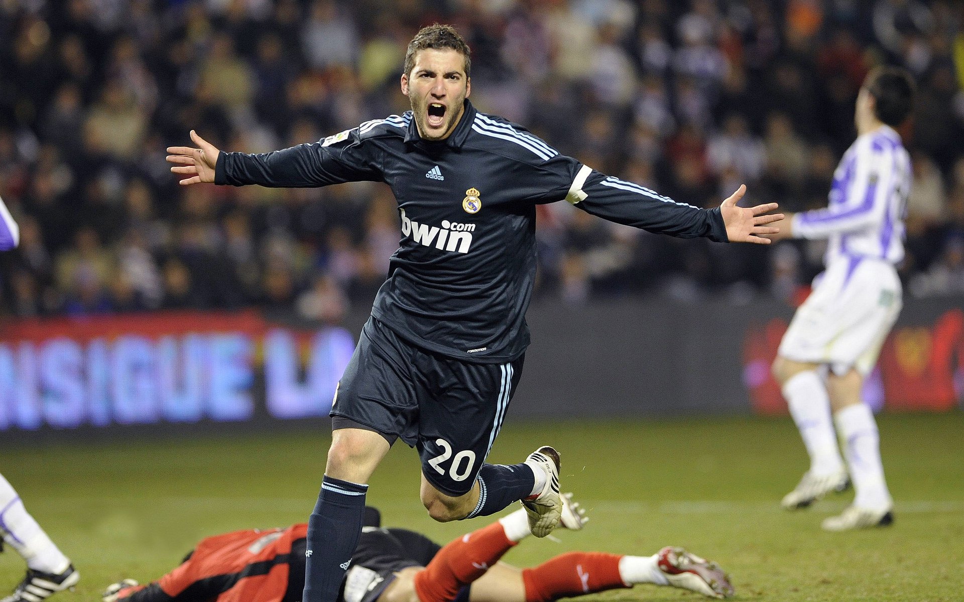 中超强队在主场收获关键三分,榜单变化明显,2021中超队伍